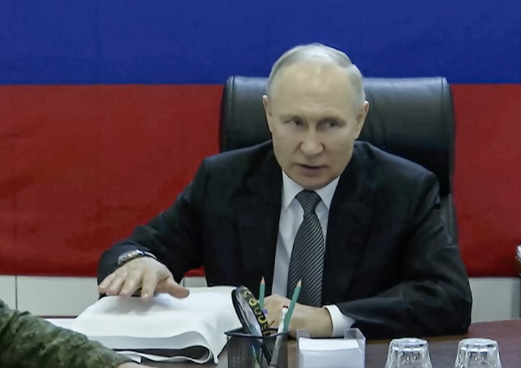 Władimir Putin „Nie wyglądał zbyt dobrze”. Tajemniczy ślad na szyi Putina 