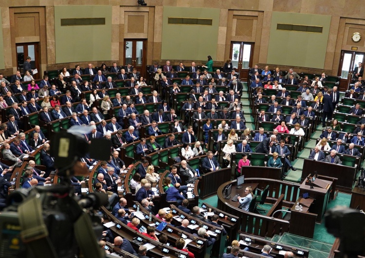 Obrady Sejmu RP Bardzo wysokie poparcie dla PiS, słaby wynik Konfederacji. Zobacz najnowszy sondaż
