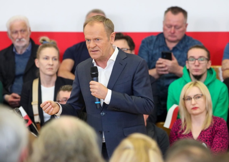 Kleosin, 20.04.2023. Przewodniczący Platformy Obywatelskiej Donald Tusk Tusk odwiedził Podlasie. Politycy PiS przygotowali specjalną listę pytań