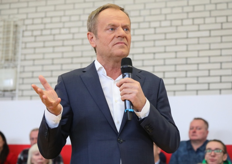 Donald Tusk Politycy PO: Szanse na porozumienie z Hołownią fifty-fifty