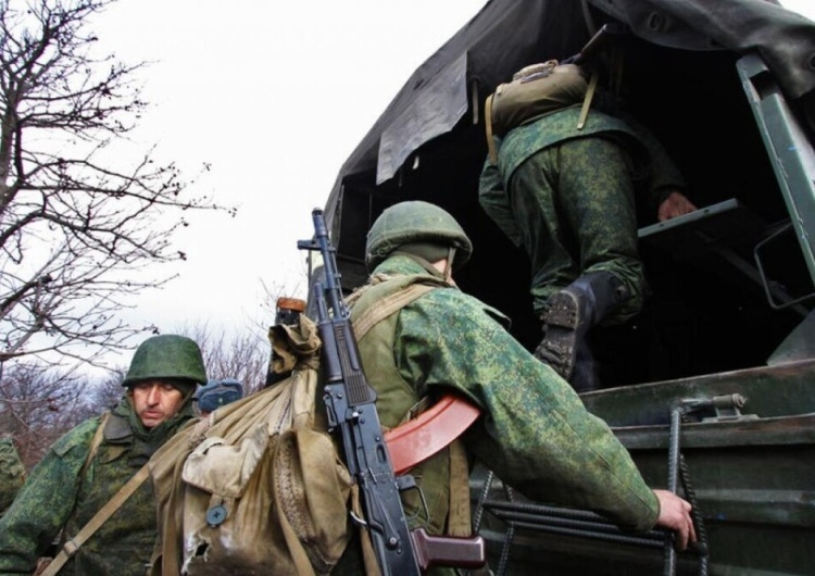 Rosyjscy żołnierze. Zdjęcie ilustracyjne Ukraińskie władze: Rosyjscy żołnierze zakazili się wąglikiem, kopiąc okopy