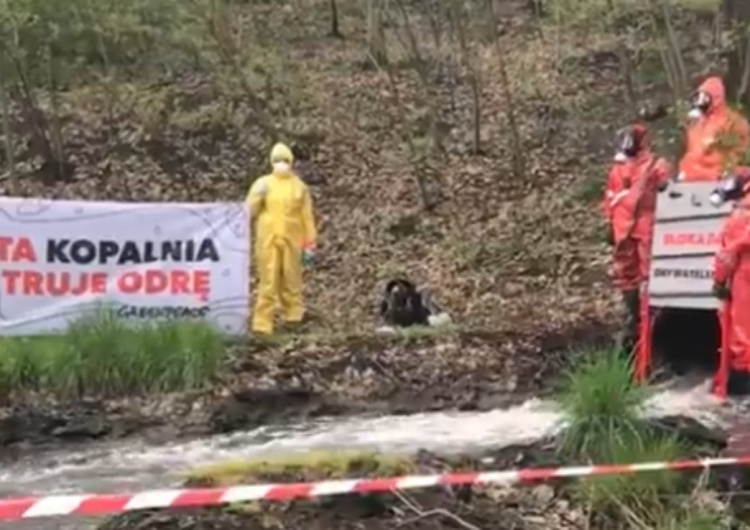 Eko-aktywiści z Greenpeace zablokowali zrzut ścieków z kopalni węgla kamiennego Halemba Greenpeace zablokowało odpływ kolektora wód kopalnianych Halemby do Odry? PGG zapowiada kroki prawne. „Ryzyko zalania kopalni”