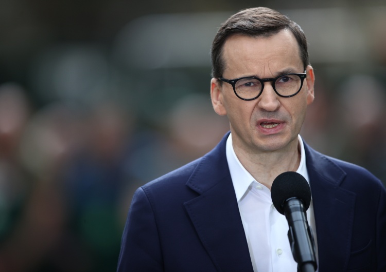 Mateusz Morawiecki Premier Morawiecki ostro o Tusku. „Jeździ sobie facet po Polsce, kłamie w żywe oczy…”