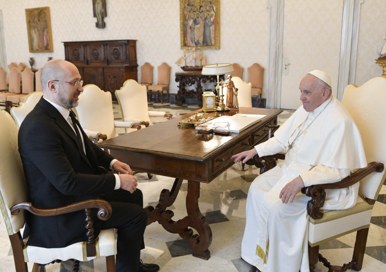 Papież Franciszek i premier Denys Szmyhal Watykan: Papież przyjął premiera Ukrainy