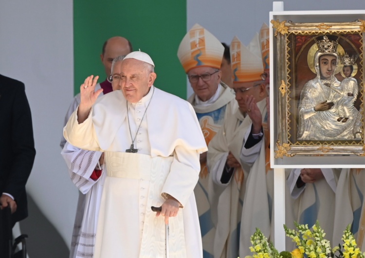 Podróż apostolska papieża Franciszka na Węgry Budapeszt: Przed modlitwą Regina Caeli papież zawierzył Matce Bożej Węgry i Europę