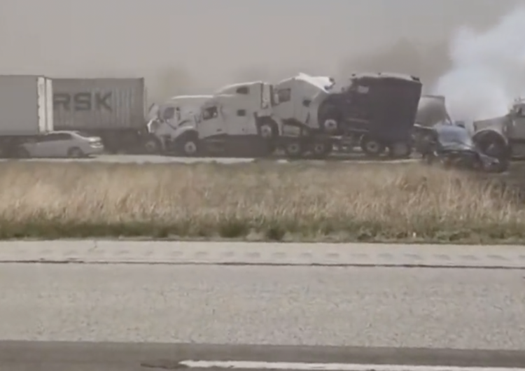 wichura w USA USA. Potężna wichura na autostradzie. Są ofiary i wielu rannych [WIDEO]