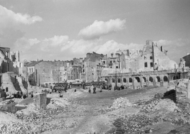 Warszawa. Ruiny domów przy ul. Granicznej 1939 [Felieton „TS”] Waldemar Biniecki: Historical justice for Poland