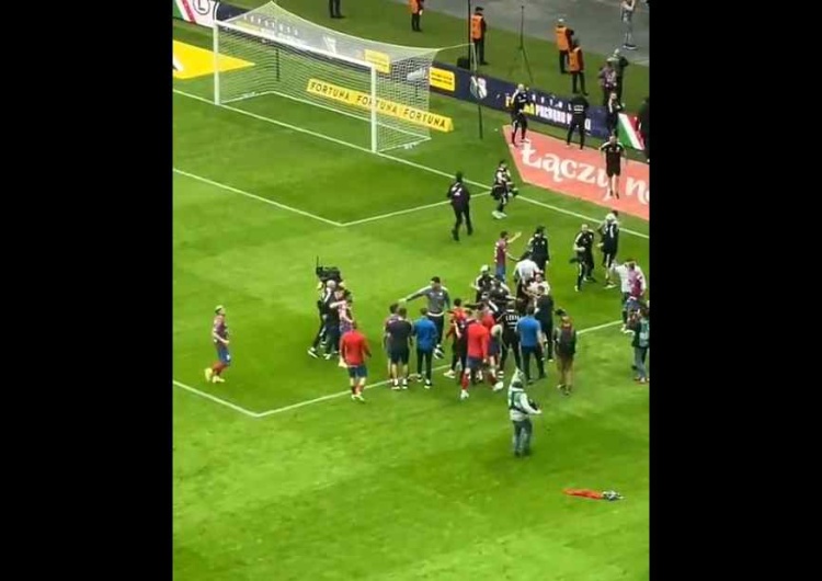 Mecz Legia - Raków Mecz Legia - Raków. Zadyma w czasie spotkania, interweniowała policja