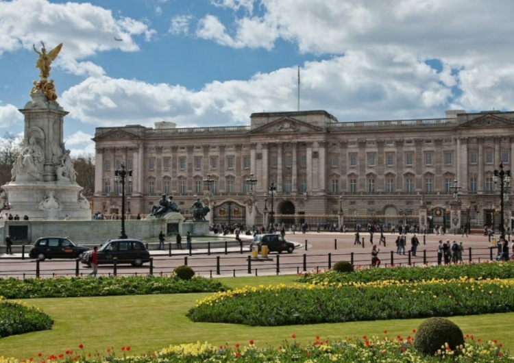 Pałac Buckingham Gorąco przed Pałacem Buckingham. Doszło do kontrolowanej eksplozji