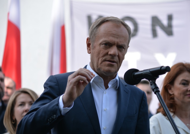Donald Tusk Tusk milczał w Święto Flagi i 3 maja. Dopiero teraz