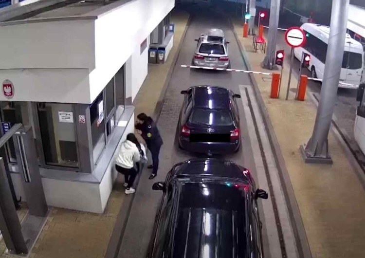 Pawilon odpraw ukraińskiej służby celnej Dramatyczny incydent na granicy. Funkcjonariusz SG uratował roczne dziecko [WIDEO] 