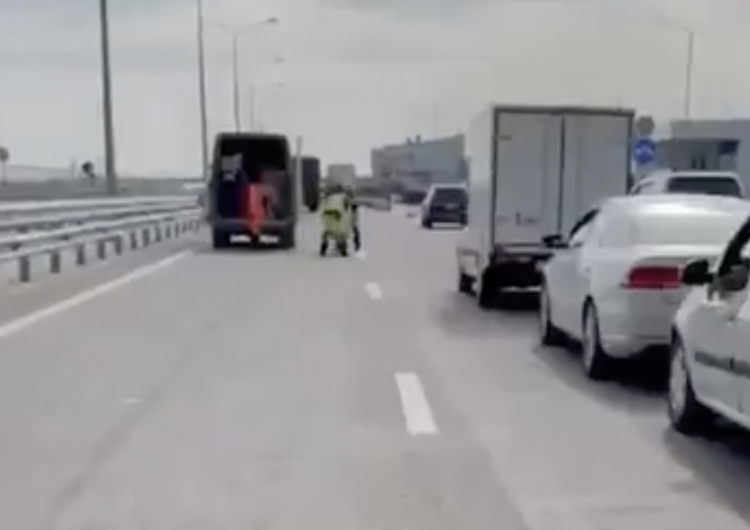 Most Krymski Zawracane są samochody. Rosjanie zamknęli Most Krymski [WIDEO]