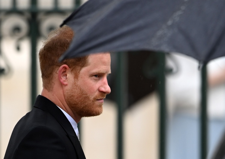 książę Harry Pałac Buckingham. Skandal tuż przed koronacją Karola III. Tak upokorzono Harry'ego