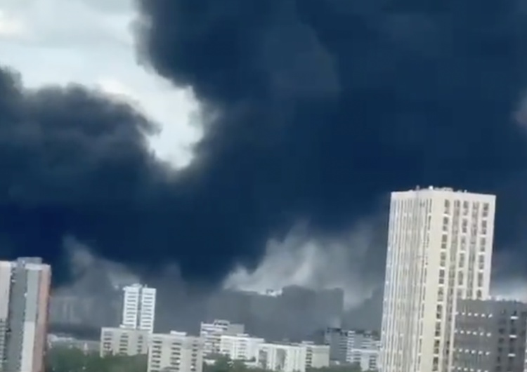 pożar w Moskwie Potężny pożar w Moskwie. Kłęby czarnego dymu nad miastem [WIDEO]