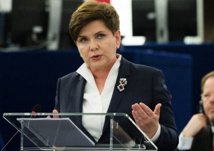 Beata Szydło Kuriozalny tweet Olafa Scholza na 8 maja. Jest odpowiedź Beaty Szydło