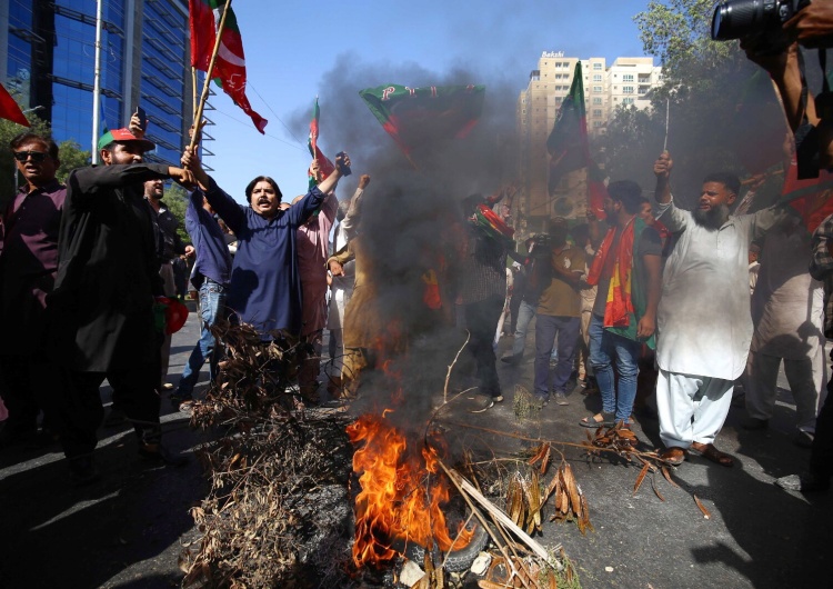 Pakistan. Protesty przeciwko aresztowaniu Imrana Khana [WIDEO] Niepokoje w Pakistanie. 