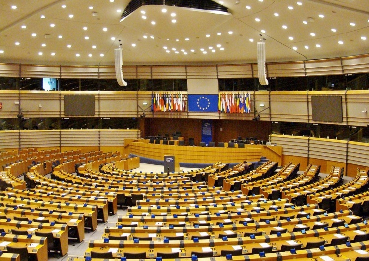 Parlament Europejski w Brukseli Eurodeputowani przegłosowali kompromisową wersję rozporządzenia metanowego