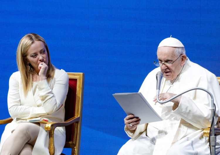 Od lewej: premier Giorgia Meloni, papież Franciszek Papież: społeczeństwa i narody bez dzieci nie mają przyszłości