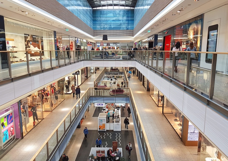 Galeria handlowa, zdjęcie poglądowe Olbrzymie straty działającej w Polsce sieci sklepów. Niemiecki właściciel dopłacił pół miliarda