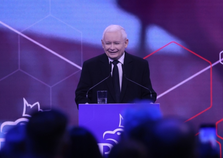 Jarosław Kaczyński podczas konwencji PiS  Ekspert: PiS wyprowadził celne i mocne ciosy. Uśpił konkurencję i gra z nią jak z dziećmi