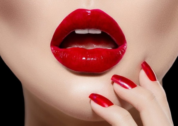Czerwone usta. Zdjęcie poglądowe Koszenila. Karminowe usta barwione milionem owadów