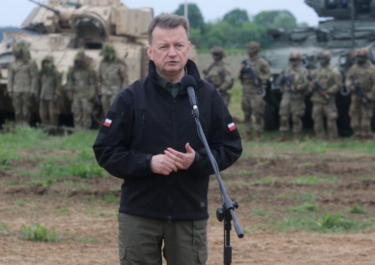 Mariusz Błaszczak Szef MON: Nowe pistolety Vis 100 niebawem trafią do Wojska Polskiego