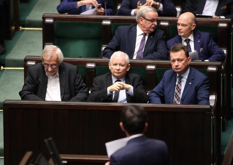 Sejm - politycy PiS Zobacz najnowszy sondaż IBRiS. Tak wygląda poparcie dla PiS i KO 
