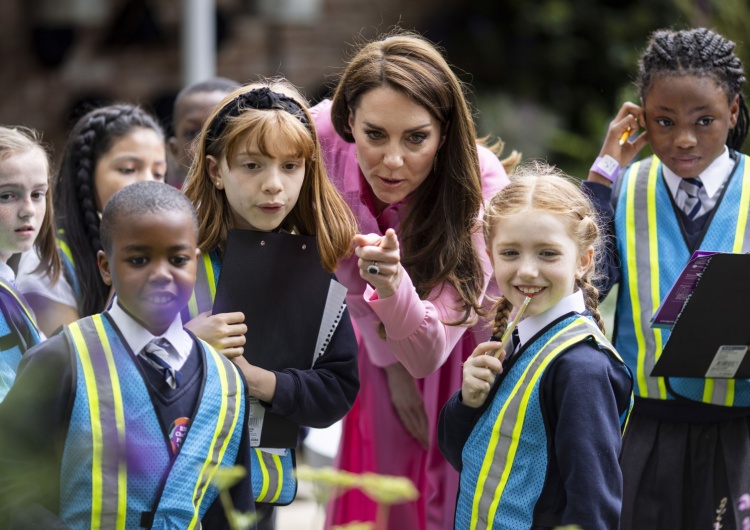 Księżna Kate w Chelsea Flower Show w Londynie Burza w Pałacu Buckingham. Księżna Kate nie mogła tego zrobić