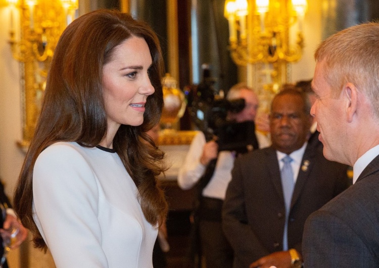 Księżna Kate Middleton Burza w Pałacu Buckingham. Księżna Kate padła ofiarą obscenicznego żartu