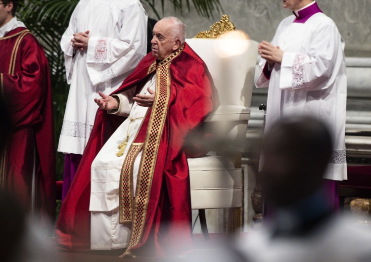 Papież Franciszek Franciszek powierzył świat Duchowi Świętemu