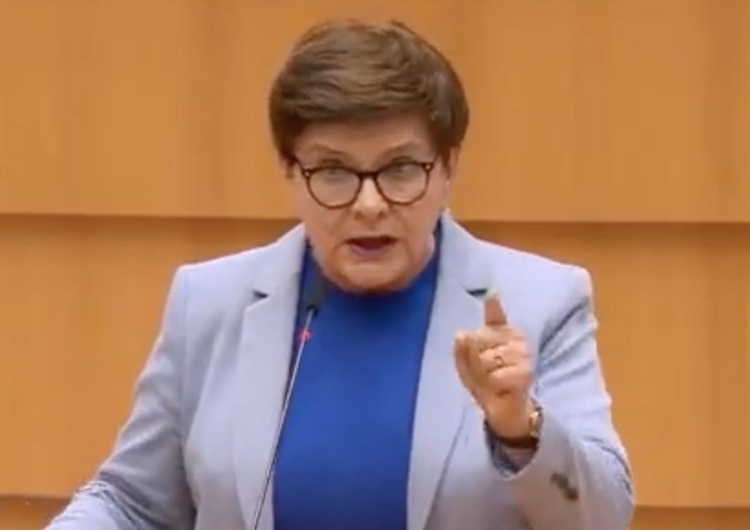 Beata Szydło w Parlamencie Europejskim Debata w PE o komisji ds. rosyjskich wpływów. Beata Szydło nie przebierała w słowach: „Wstyd, Sikorski!”