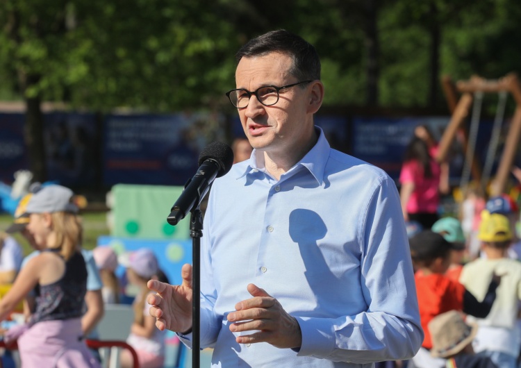 Mateusz Morawiecki Premier Morawiecki: Ruszamy z konsultacjami ustawy o 800 plus