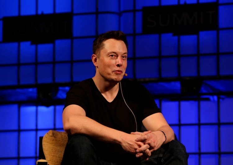 Elon Musk Elon Musk wygrał przetarg resortu obrony USA na dostawę terminali Starlink dla Ukrainy