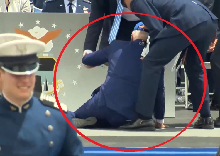 Upadek Joe Bidena [WIDEO] USA: Upadek Joe Bidena na ceremonii w Akademii Sił Powietrznych