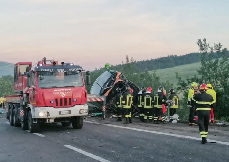 Wypadek autokaru we Włoszech Włochy. Tragiczny wypadek z udziałem autokaru 