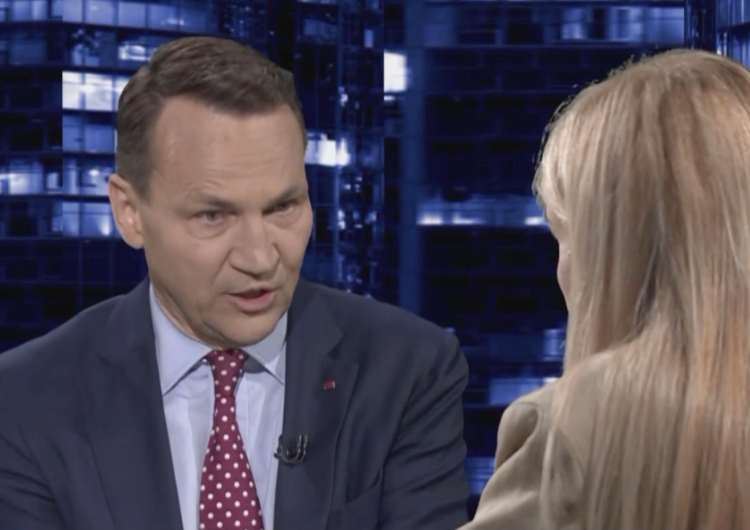 Radosław Sikorski Radosław Sikorski doradził ministrowi Błaszczakowi i premierowi Morawieckiemu samobójstwo? Skandal w TVN24