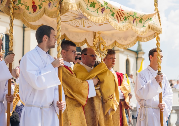 Procesja Bożego Ciała w Gnieźnie, abp Wojciech Polak Prymas Polski: Eucharystia jest sakramentem jedności