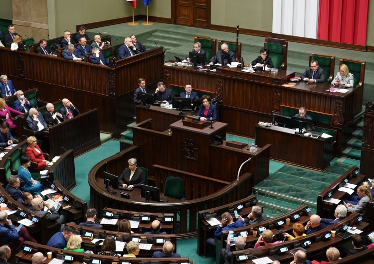 Sejm Jest nowy sondaż. Zmniejsza się dystans pomiędzy Zjednoczoną Prawicą a Koalicją Obywatelską