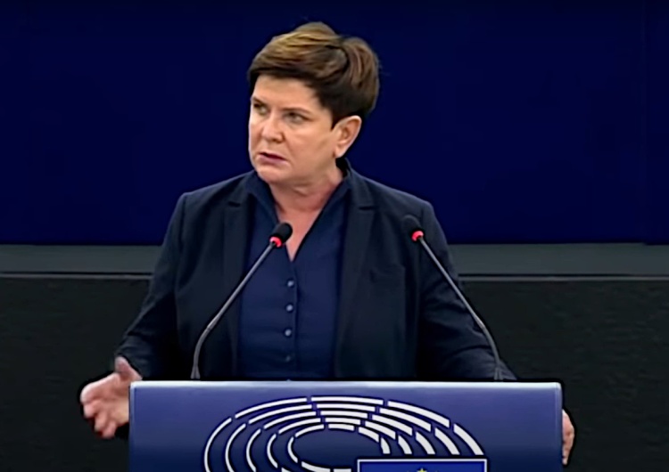Beata Szydło „Porozmawiajmy o praworządności w UE”. Brawa dla Beaty Szydło podczas „debaty ws. łamania praworządności w  Polsce” w PE