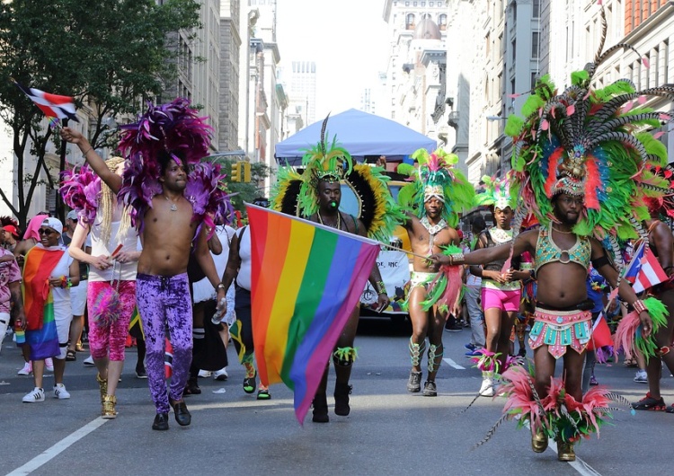 Parada osób LGBT - zdjęcie poglądowe Transgender w sporcie. Konieczna ochrona kobiet