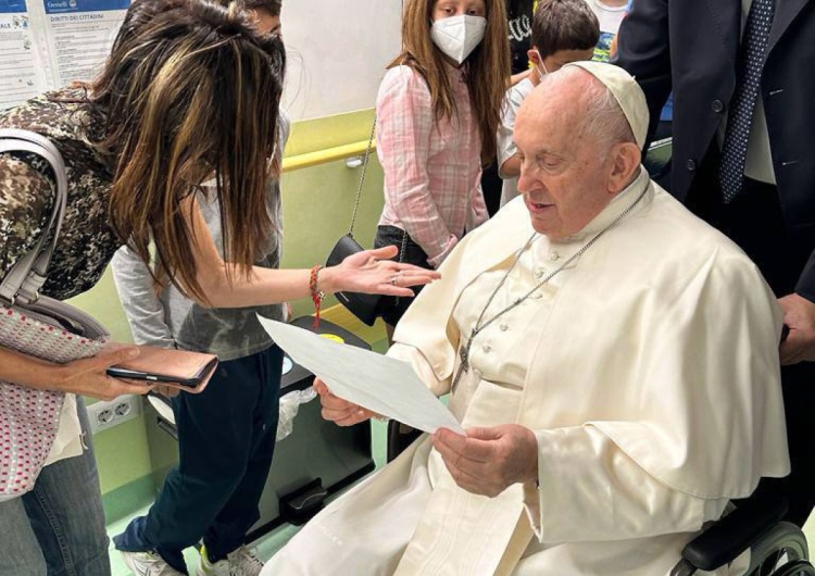 Papież Franciszek w szpitalu Wiadomo już kiedy papież powróci do Watykanu