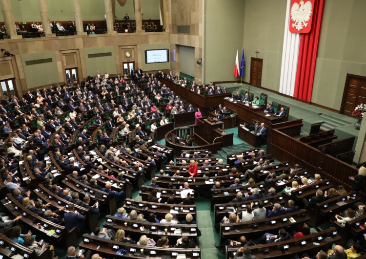 Obrady Sejmu RP [najnowszy sondaż] Tak chcą głosować Polacy. Zaskakujący wynik