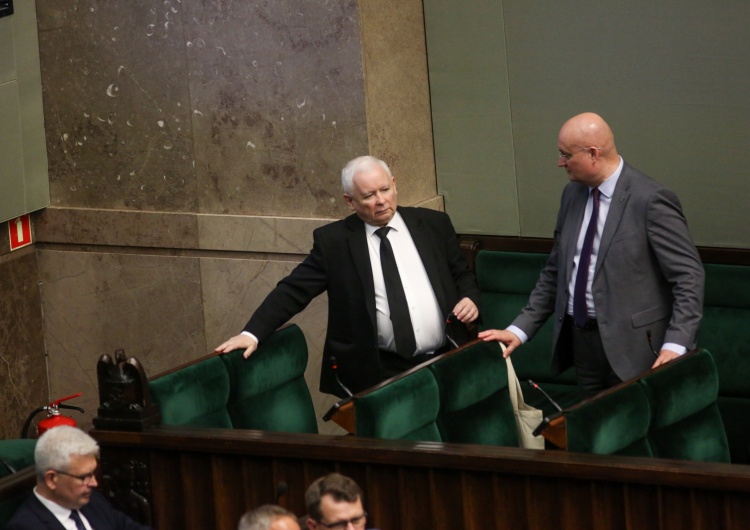 Jarosław Kaczyński w Sejmie Marcin Bąk: „Będą pisowcy z okien skakać!”