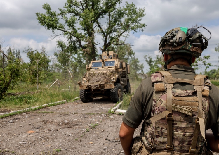 Ukraiński żołnierz, zdjęcie poglądowe Ukraińska kontrofensywa. Wiceszef MON Ukrainy: Wyzwolono 8 miejscowości