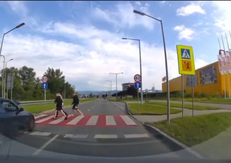 Potrącenie Nowy Sącz Potrącenie trzech nastolatków w Nowym Sączu. Policja przekazała nowe informacje