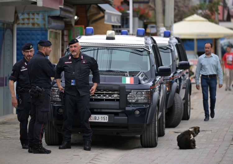 Kosowo Kosowo: W punkt kontrolny policji rzucono improwizowaną bombą. UE planuje sankcje przeciw Prisztinie