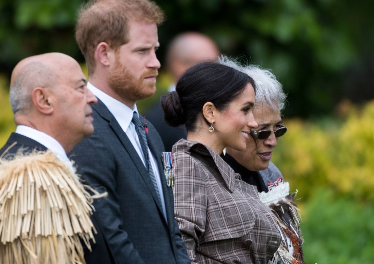 Książę Harry i Meghan Markle Burza w Pałacu Buckingham. Wypełnienie rozkazu króla zajęło Harry’emu i Meghan… trzy miesiące