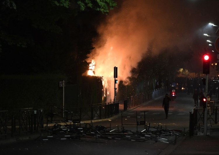 Zamieszki w Paryżu Zamieszki we Francji. Brutalny atak na polski autokar