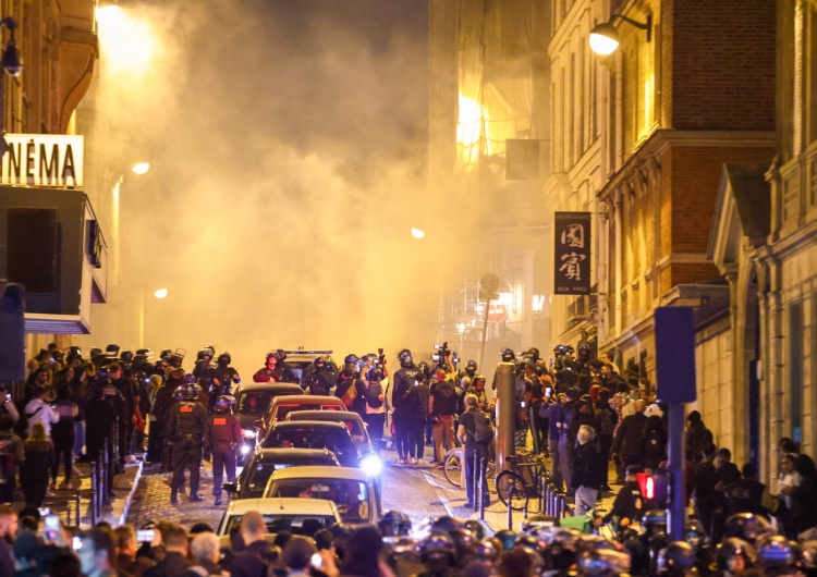 Zamieszki we Francji Francja. Babcia zastrzelonego Nahela ostro krytykuje zamieszki