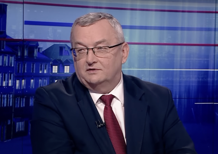 Andrzej Adamczyk Tabloid przyłapał ministra? Jest odpowiedź
